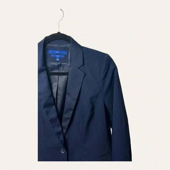 1190. APT. 9 “TORIE” BLAZER SINGLE BUTTON NAVY BLUE IN COLOR SIZE 4 BUTTON - Picture 2 of 9
